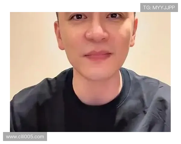 杨鸣：锋线群集体爆发助力中国男篮胜利